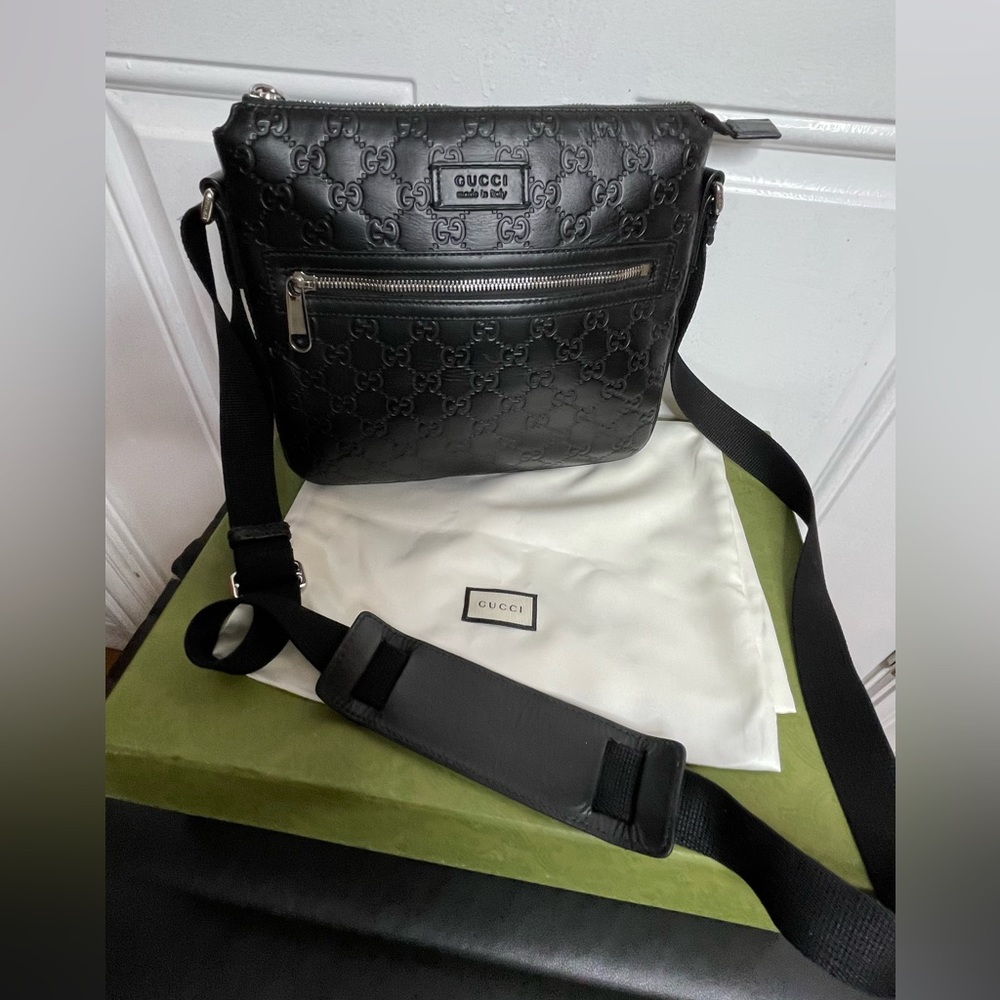 New season Gucci Signature Zip Messenger Bag Guccissima Leather Small Black